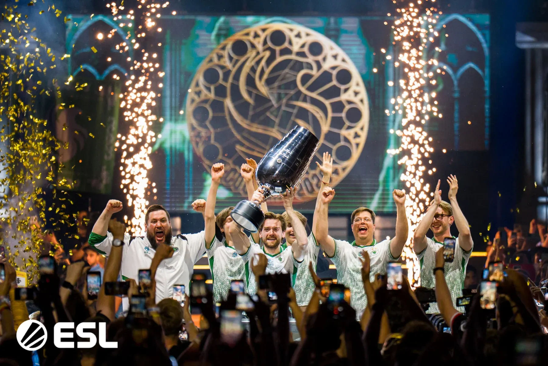 Crowd at a Counter-Strike Major arena